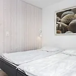 4 Person In